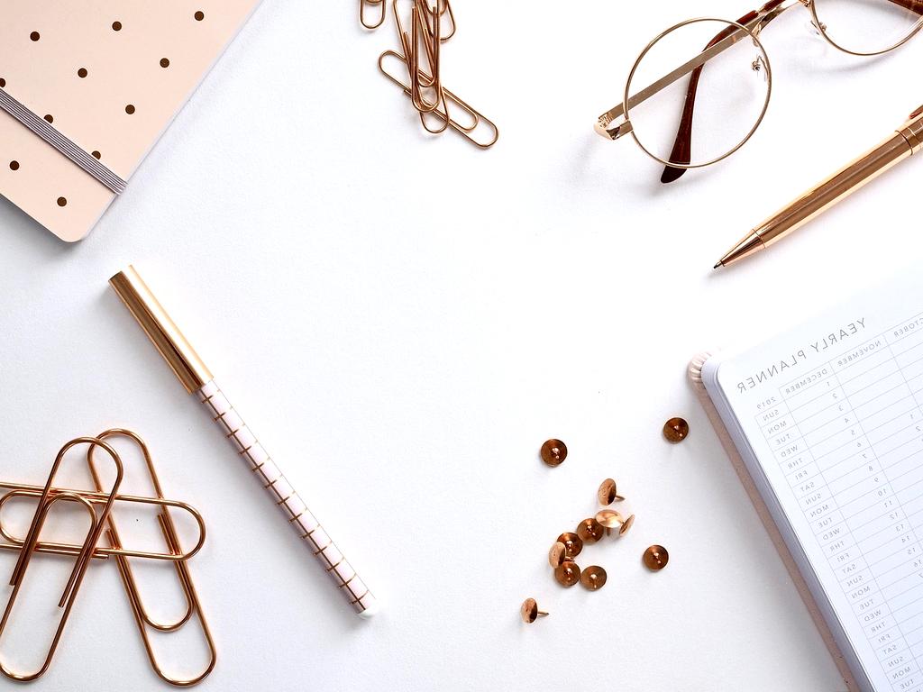 Professional weekly planner template with task prioritization sections
